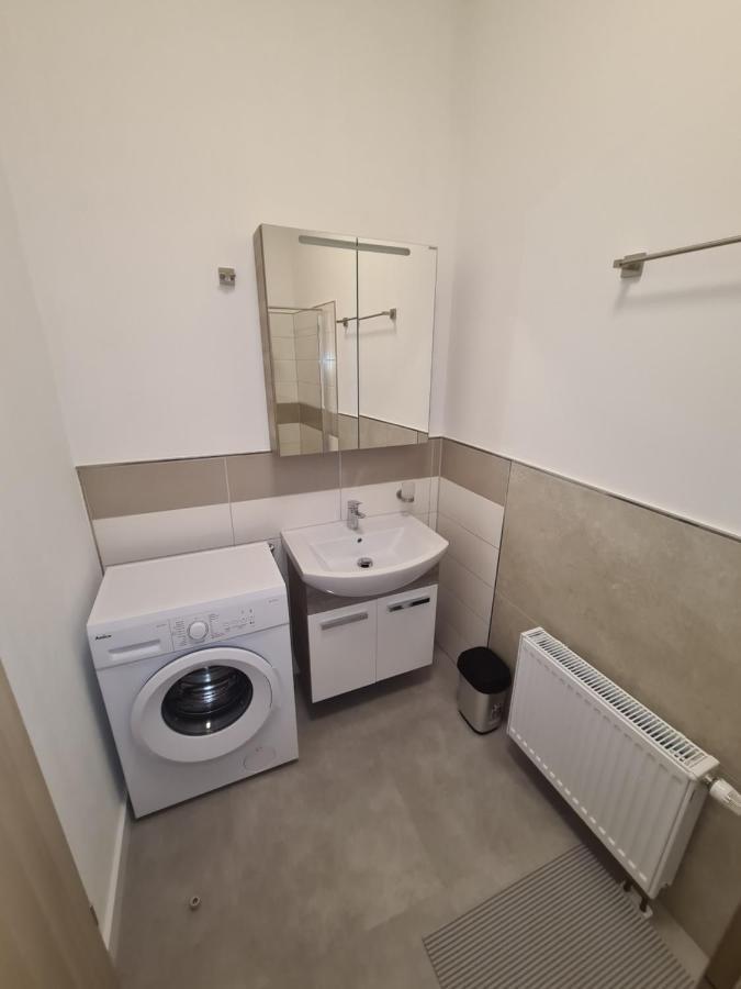1 Apartment *