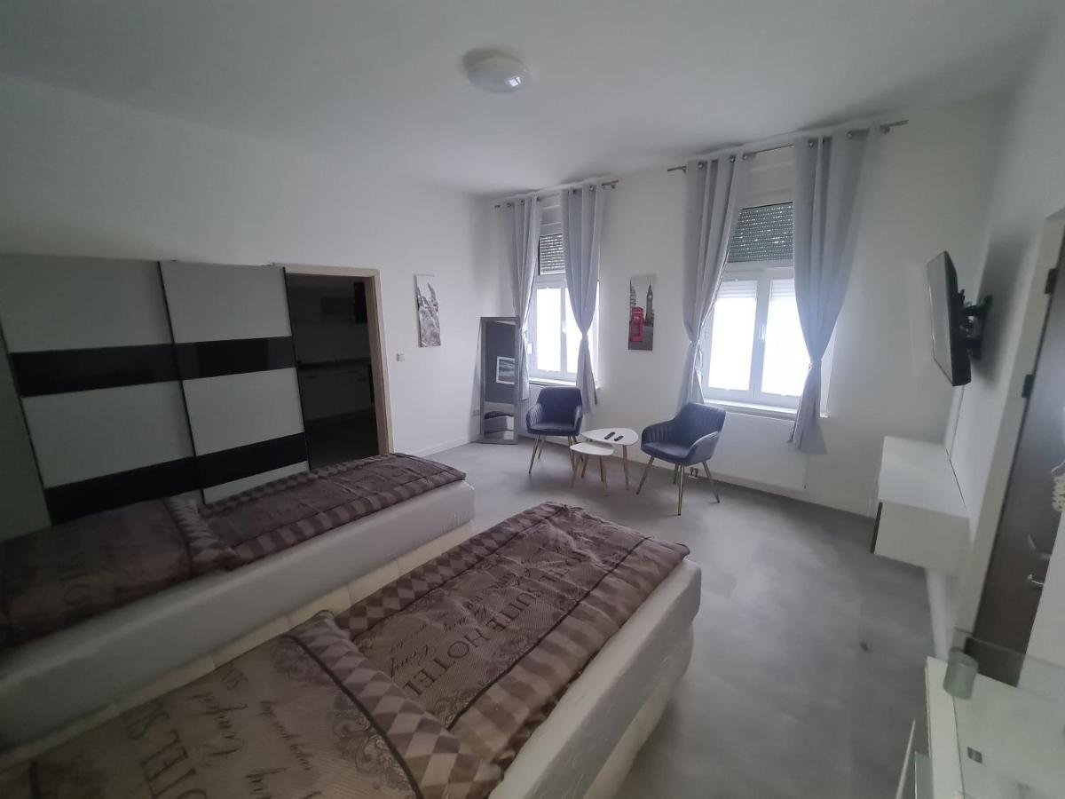 1 Apartment