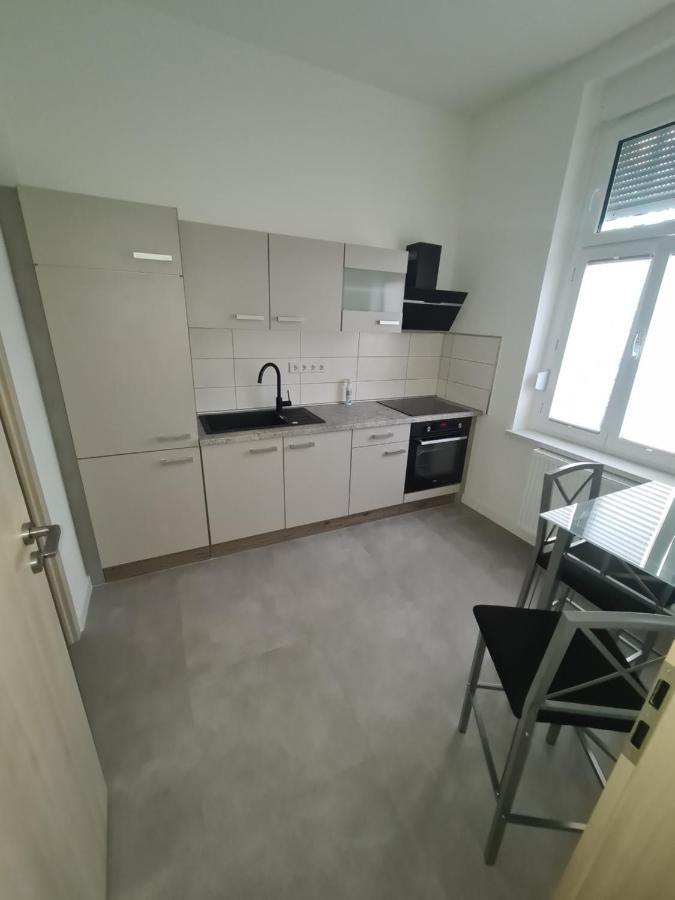 1 Apartment *